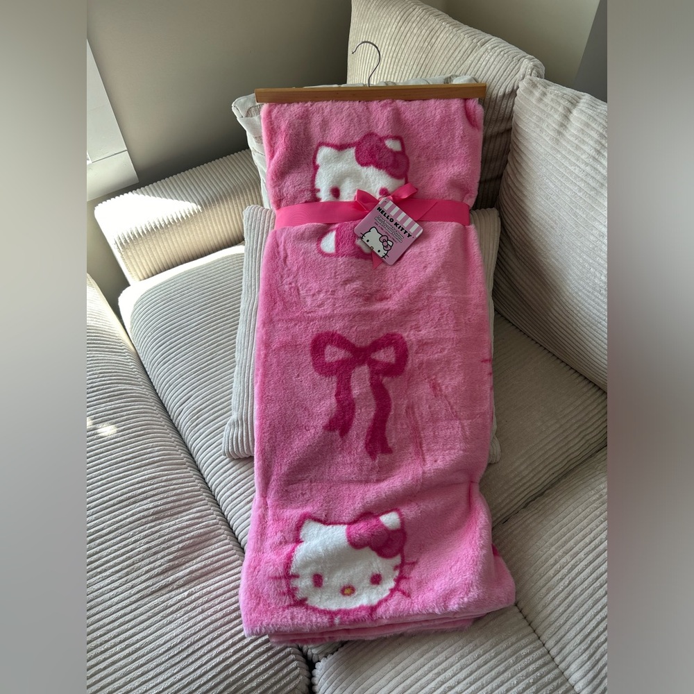 Hello Kitty Faux Rabbit Fur Pink Bow Blanket